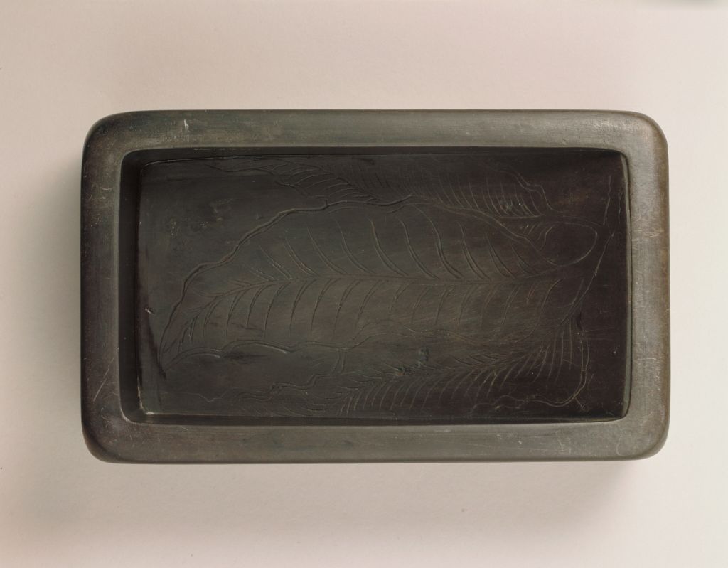 端石雕蟾纹长方砚砚底蕉叶纹